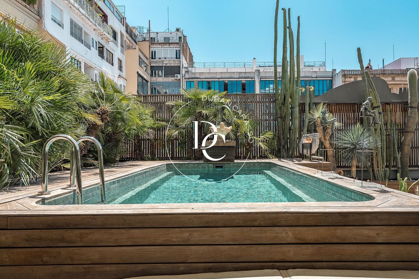 Exclusivo piso de grandes dimensiones con piscina en el corazón de Barcelona