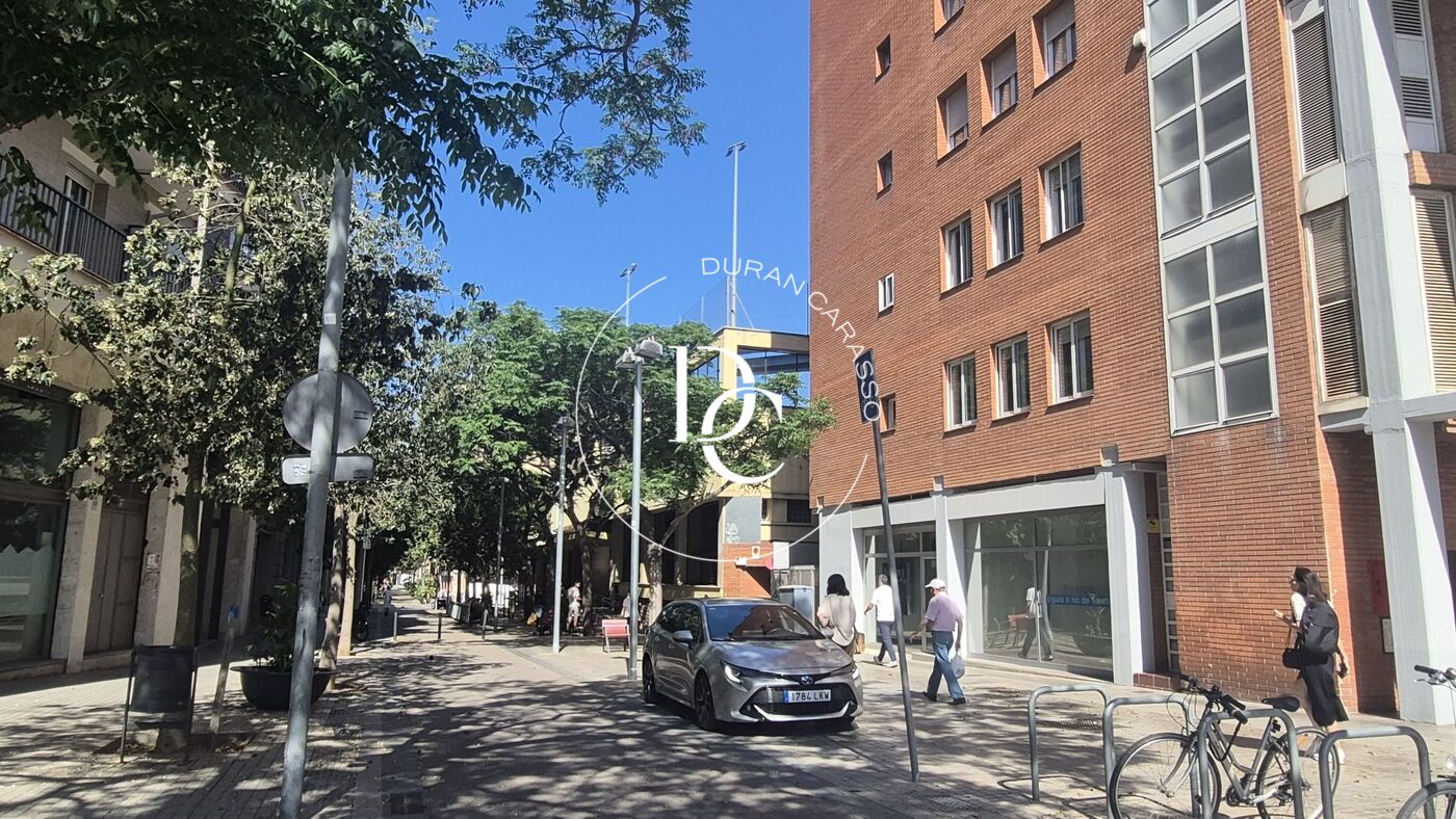 Local comercial de 580 m2 en rentabilidad en Les Corts