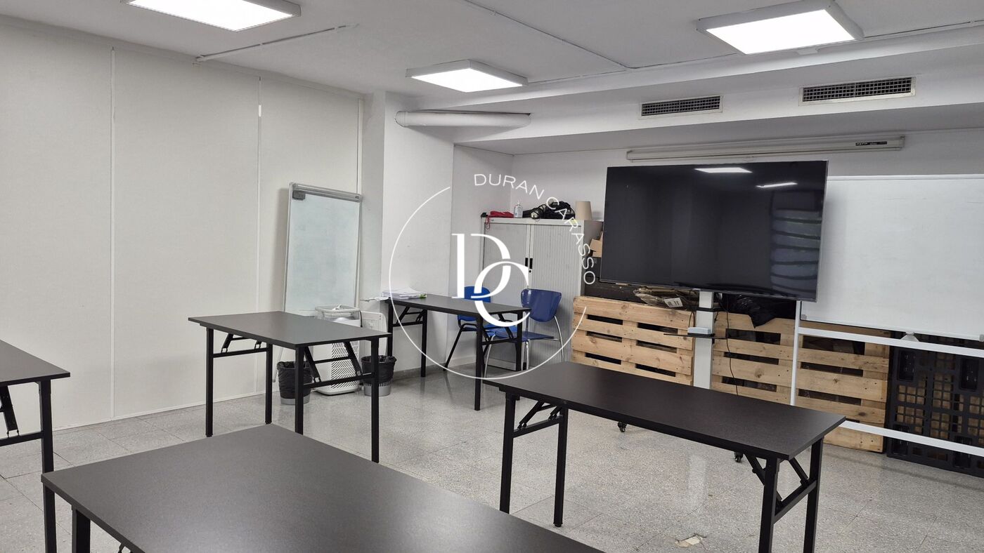 Local comercial de 580 m2 en rentabilidad en Les Corts