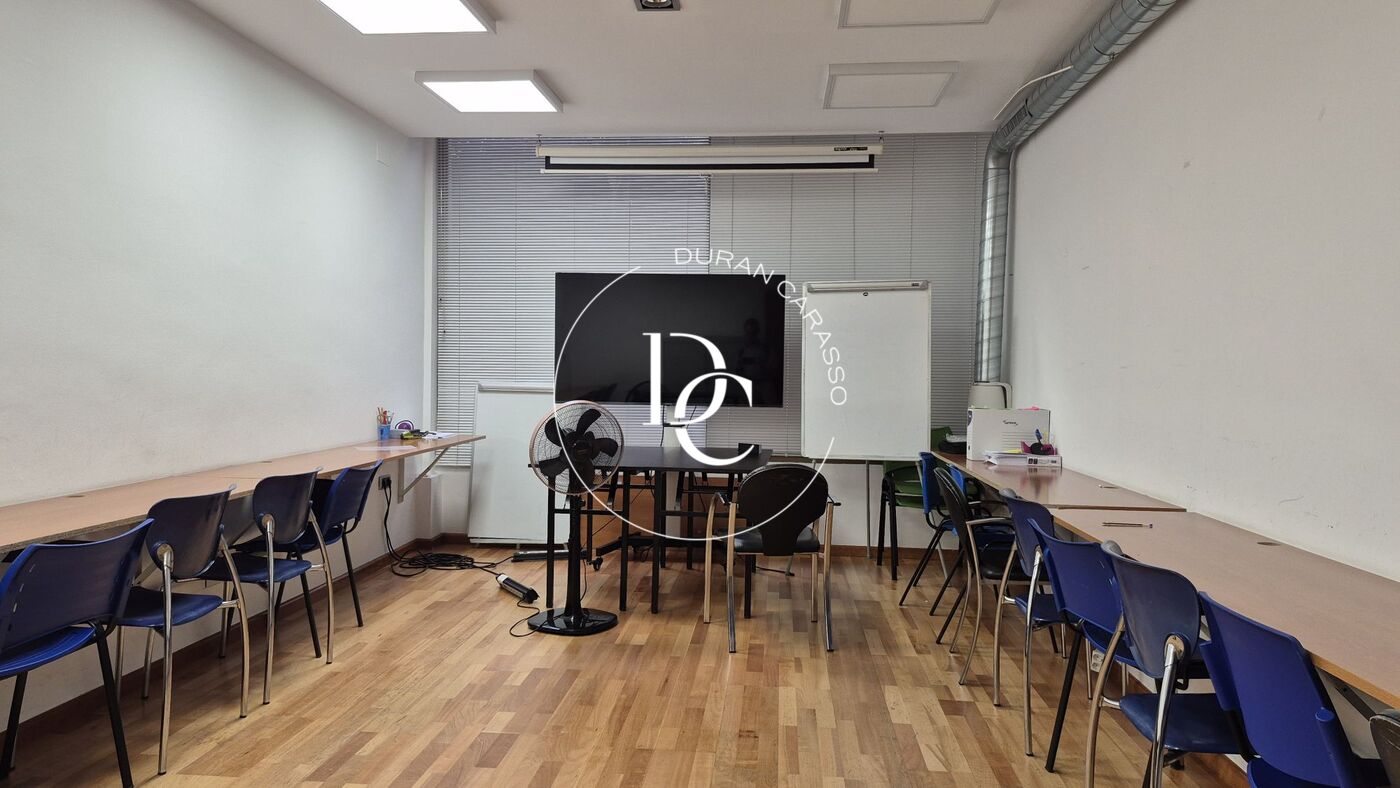 Local comercial de 580 m2 en rentabilidad en Les Corts