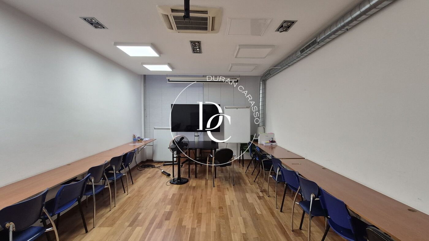 Local comercial de 580 m2 en rentabilidad en Les Corts