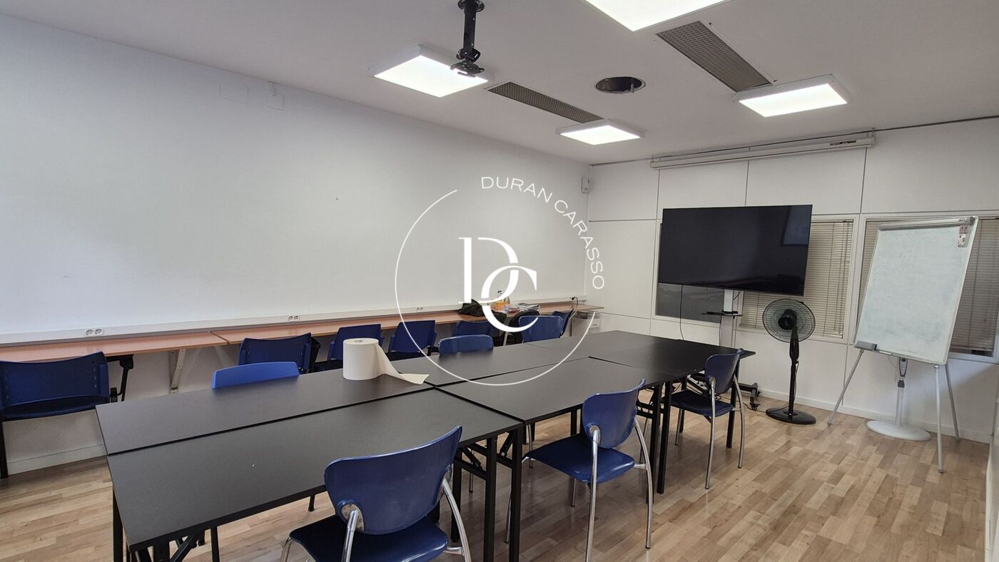 Local comercial de 580 m2 en rentabilidad en Les Corts