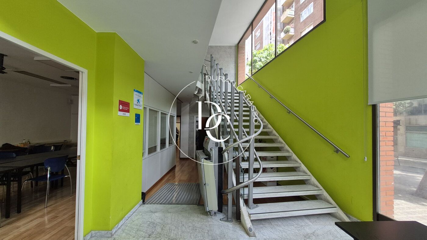 Local comercial de 580 m2 en rentabilidad en Les Corts