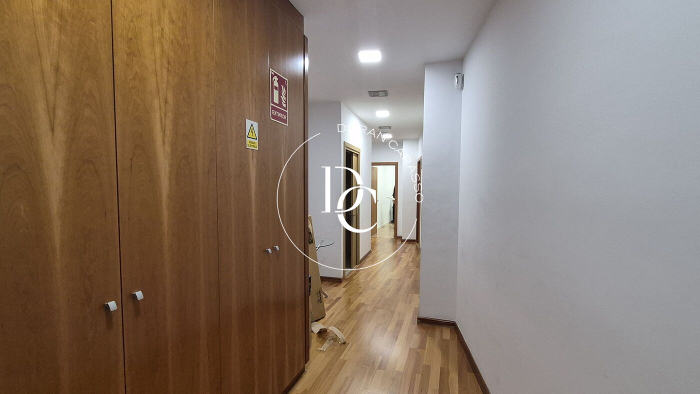 Local comercial de 580 m2 en rentabilidad en Les Corts