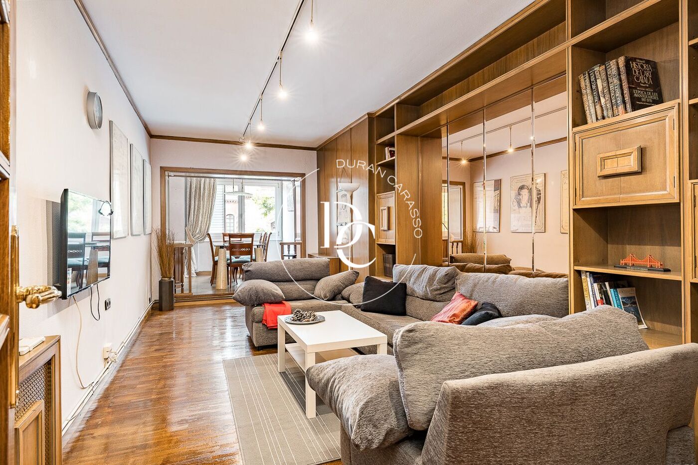 Amplio piso exterior en una de las mejores zonas de l'Eixample