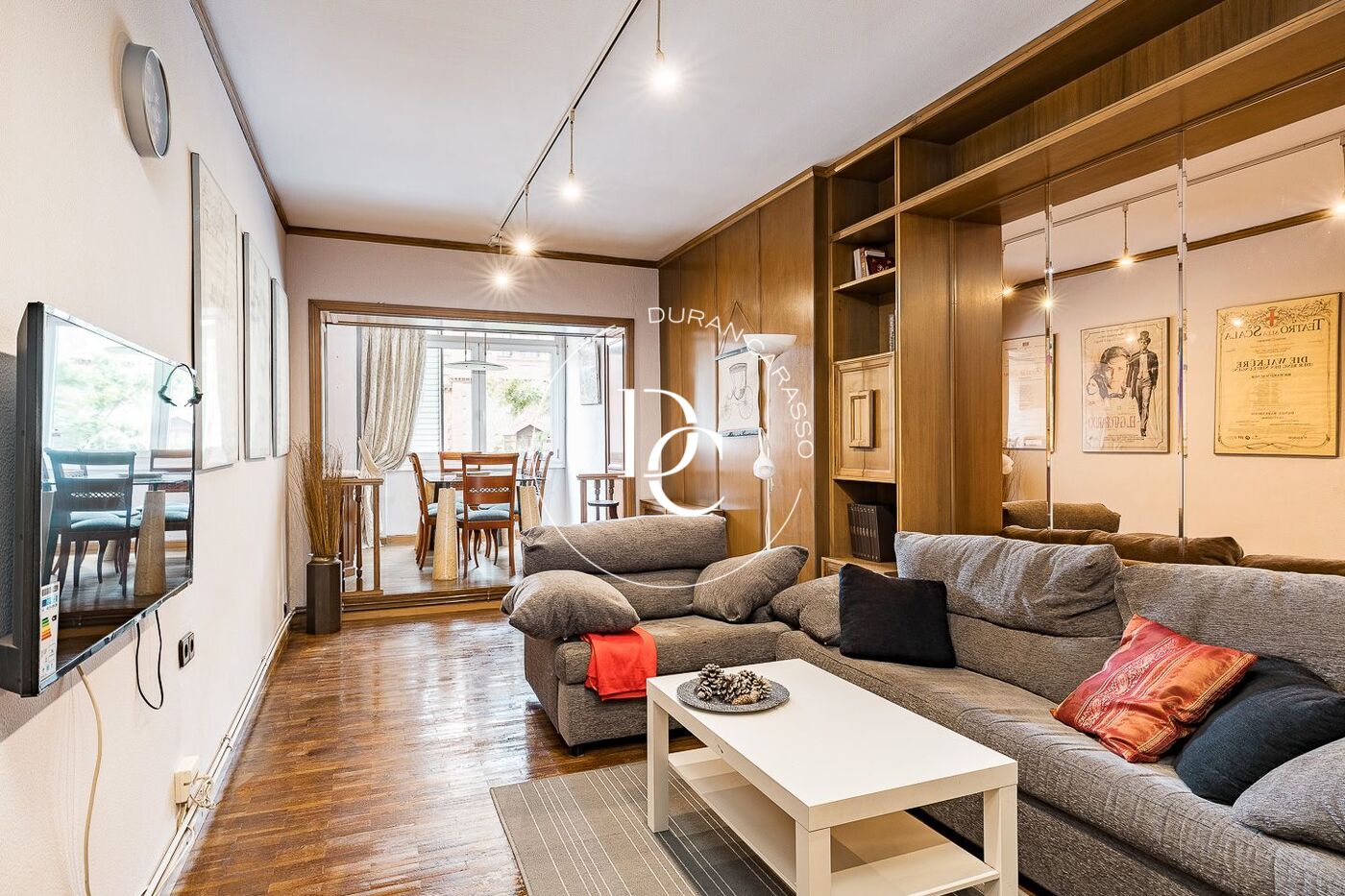 Amplio piso exterior en una de las mejores zonas de l'Eixample