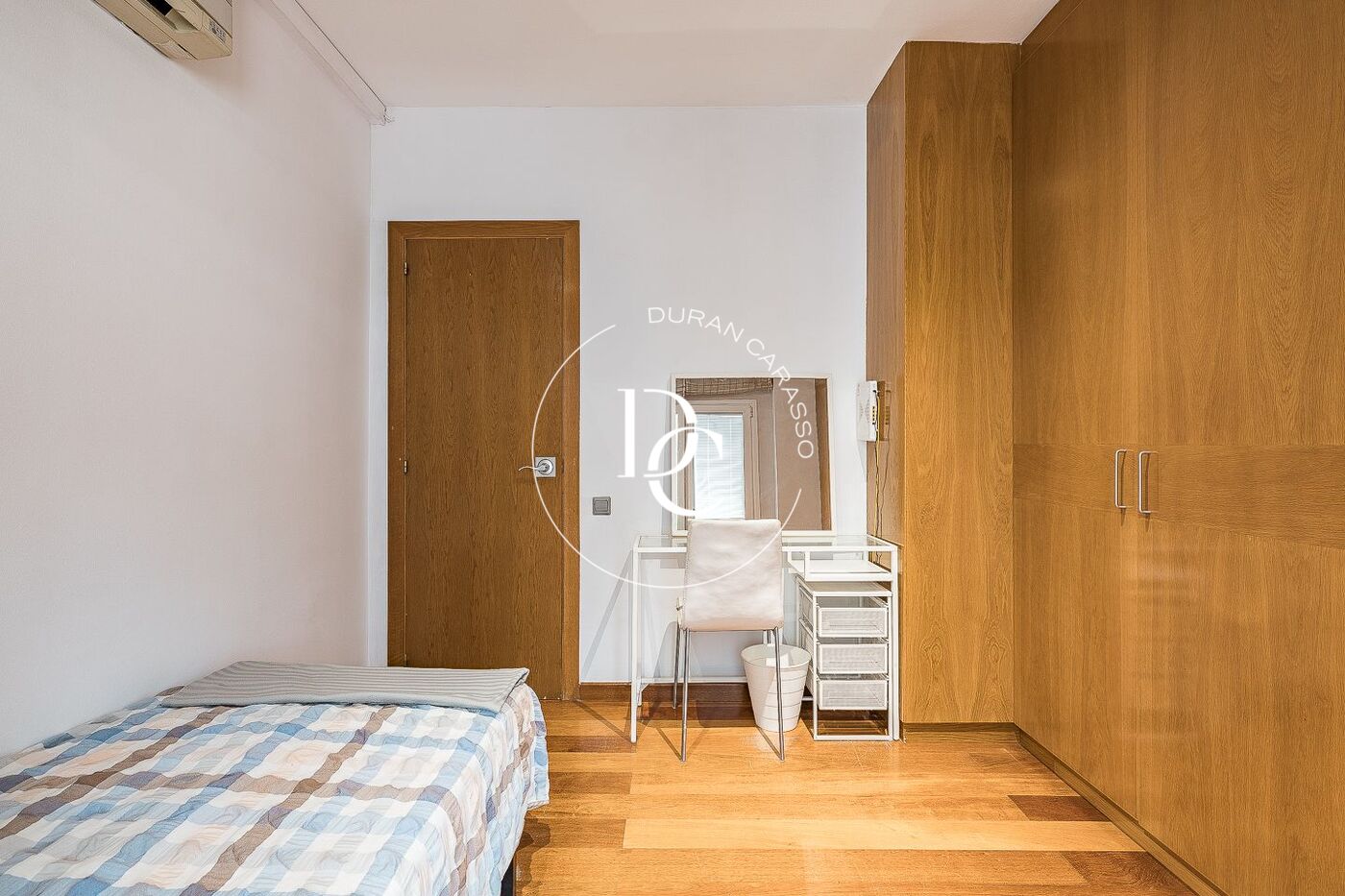 Amplio piso exterior en una de las mejores zonas de l'Eixample