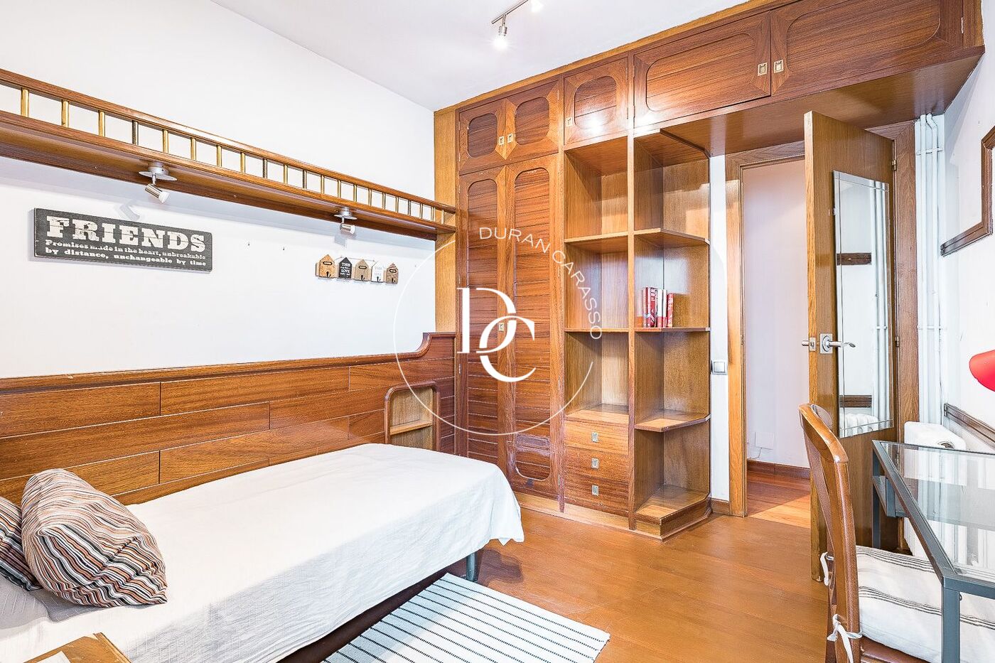 Amplio piso exterior en una de las mejores zonas de l'Eixample