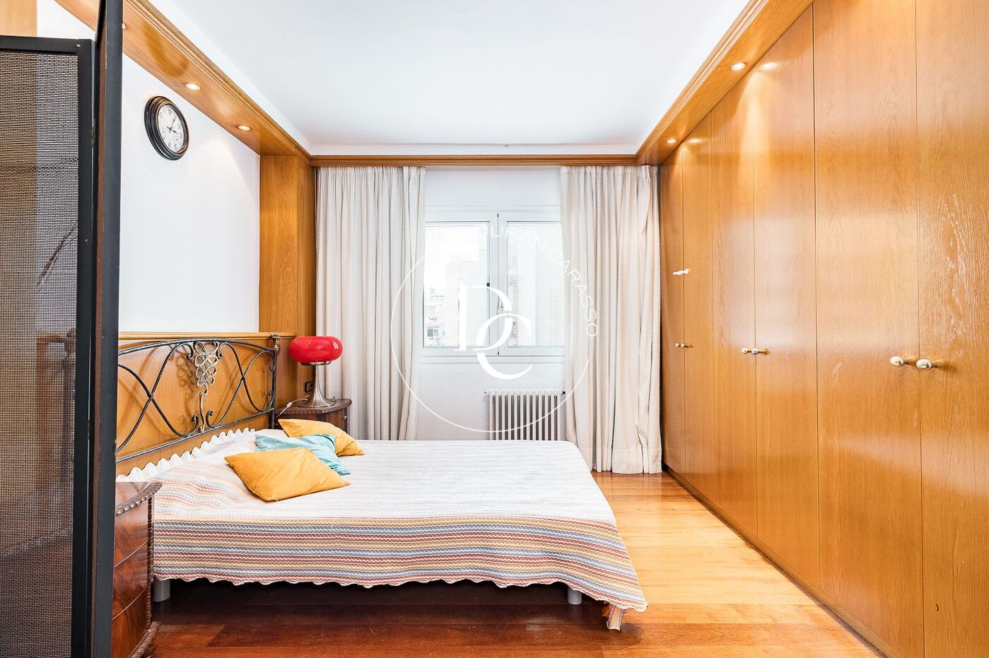 Amplio piso exterior en una de las mejores zonas de l'Eixample