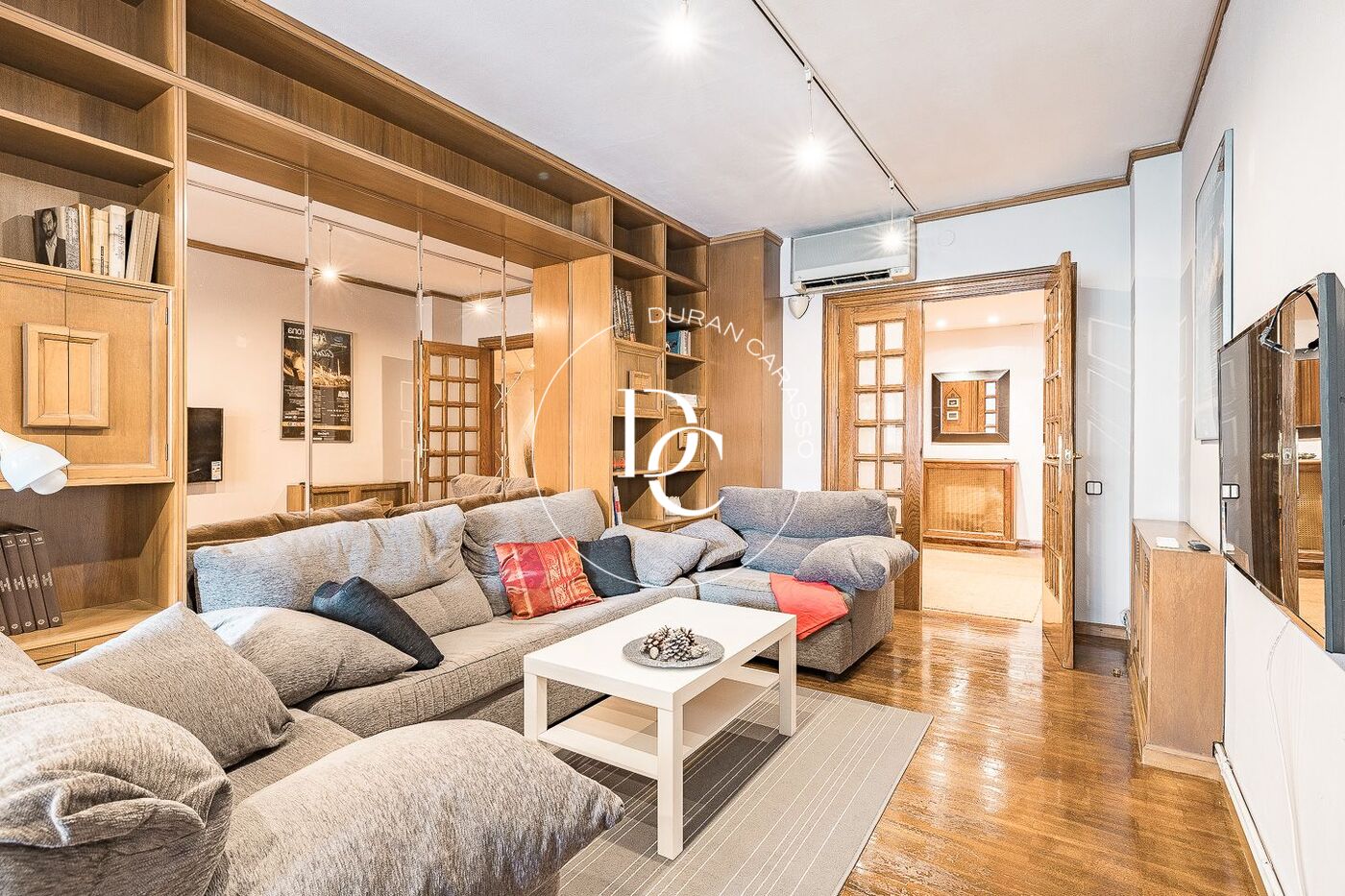 Amplio piso exterior en una de las mejores zonas de l'Eixample