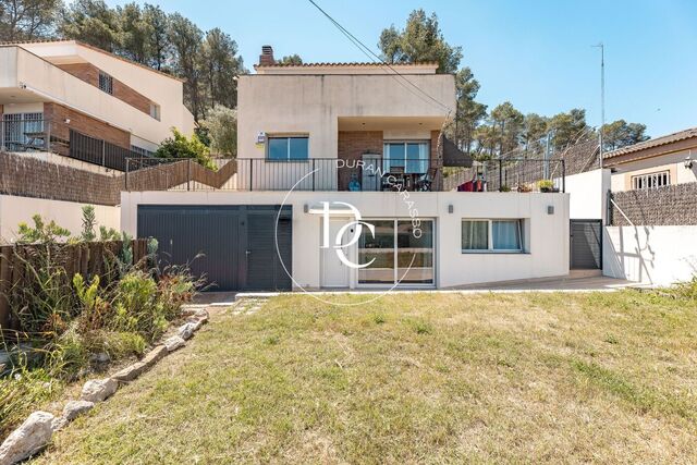 219 sqm house with views for sale in Canyelles