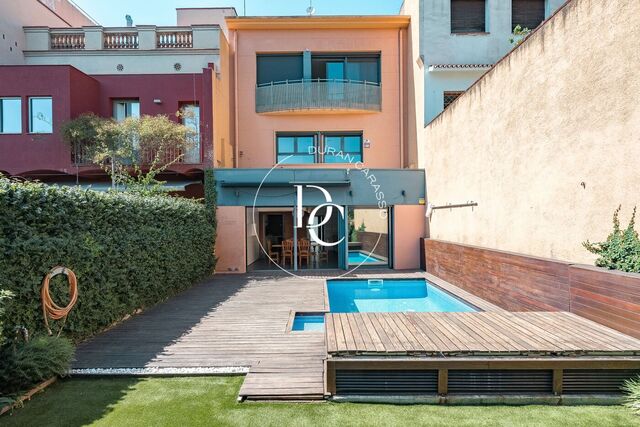 264 sqm luxury house with pool and views for rent in Vila de Gràcia, Barcelona