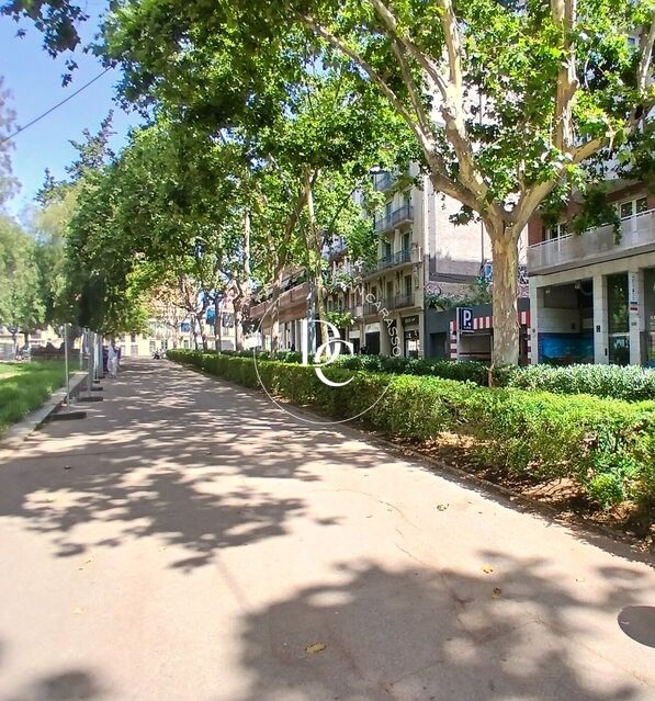 Commercial premises to renovate on Passeig de Sant Joan