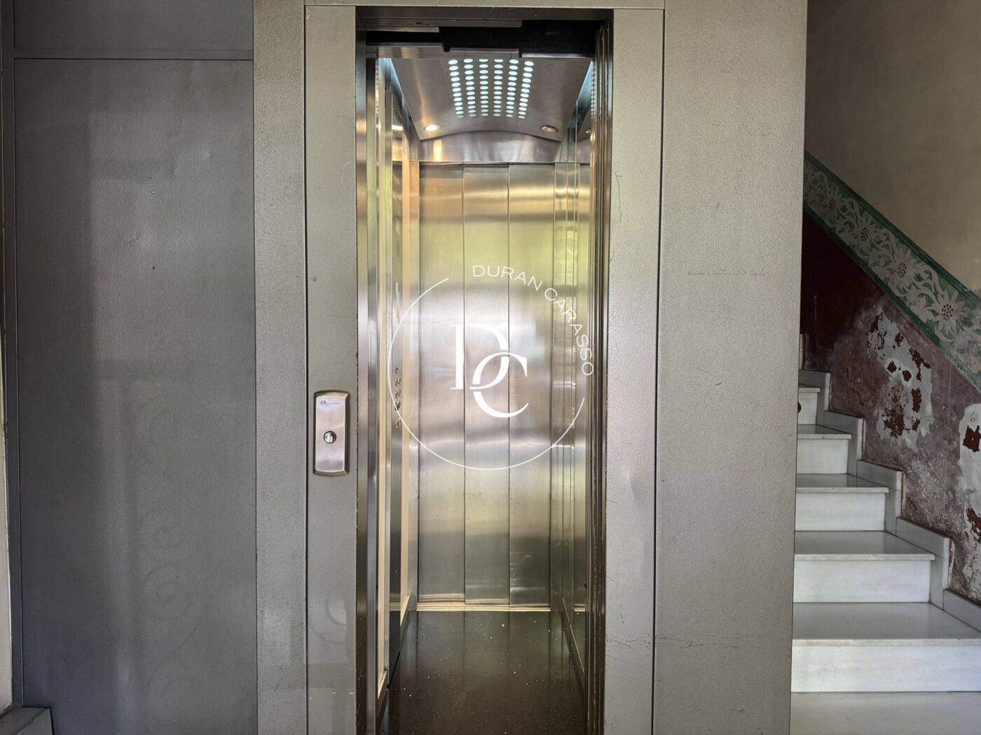 Appartement de 72 m2 avec vues et terrasse à vendre à L´Antiga Esquerra de l´Eixample, Barcelona