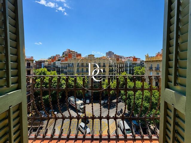 72 sqm flat with views and terrace for sale in L'Antiga Esquerra de l'Eixample, Barcelona