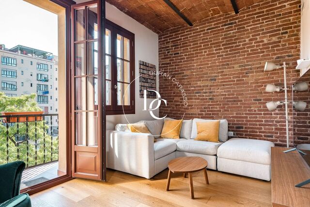 Piso reformado de dos habitaciones en venta junto a la Sagrada Família