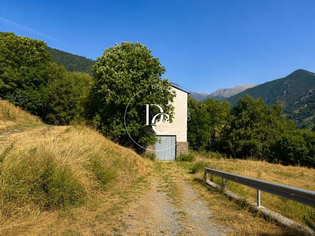 Local industriel offrant de multiples possibilités à La Massana