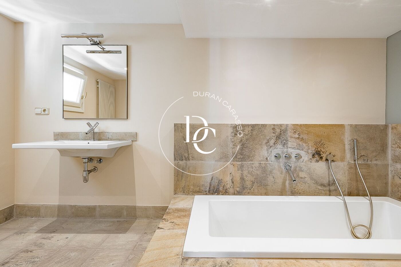 Exclusivo ático con terraza privada en Tres Torres