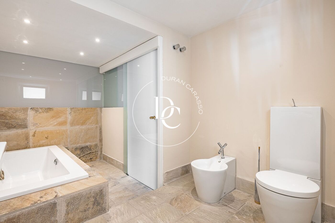 Exclusivo ático con terraza privada en Tres Torres