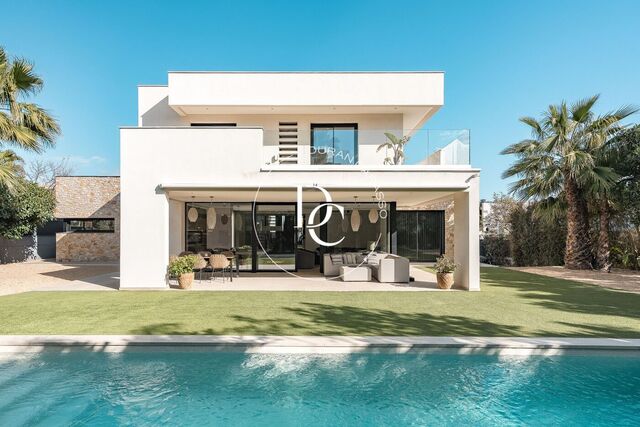 Casa de luxe de 352 m2 amb piscina en venda a La Plana, Sitges