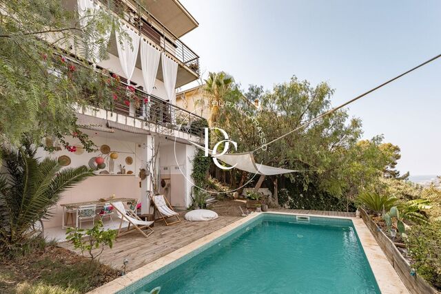 Elegante casa unifamiliar en venta con piscina y vistas al mar en Sitges
