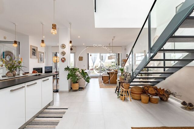 211 sqm luxury house with views for sale in Sitges