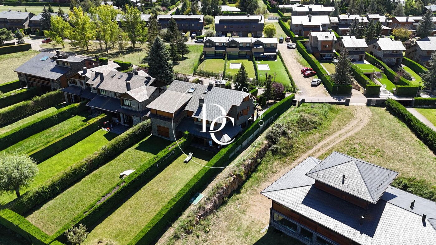 Preciosa casa amb jardí privat en venda a Prats i Sansor