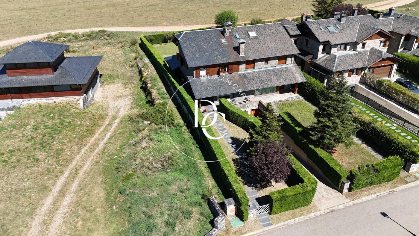 Preciosa casa amb jardí privat en venda a Prats i Sansor