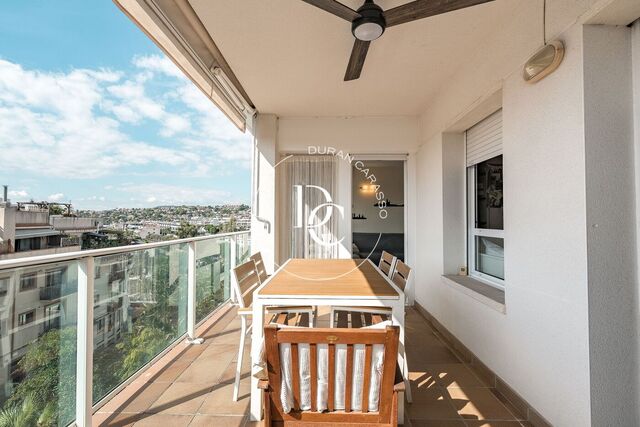 Luminoso piso en venta con terraza y parking en Sitges