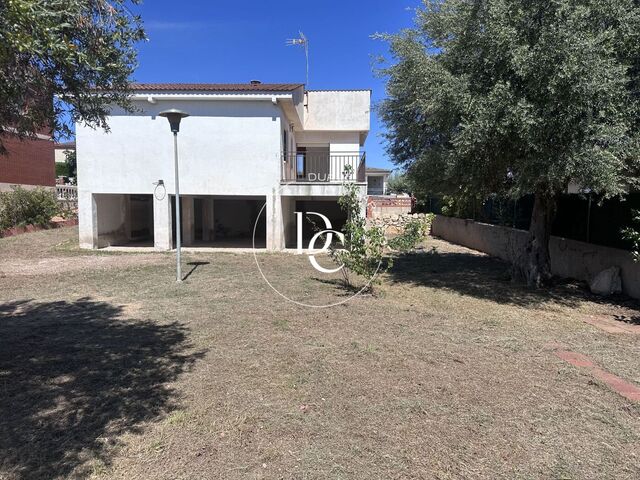 Gran parcela con vivienda para reformar íntegramente en Bonanova, Calafell