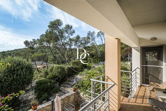 Chalet con apartamento de invitados en una gran parcela doble