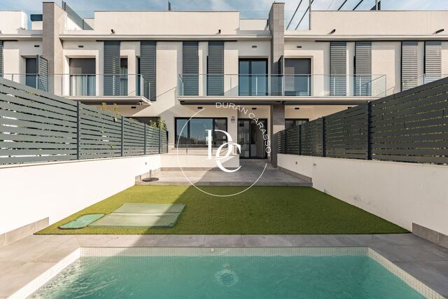 MAISON MITOYENNE MODERNE AVEC PISCINE ET SOLARIUM À CA L'ANTONIET