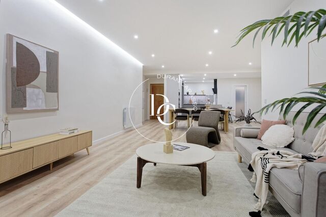 Pis de luxe de 140 m2 amb vistes i terrassa en venda a La Dreta de l'Eixample, Barcelona