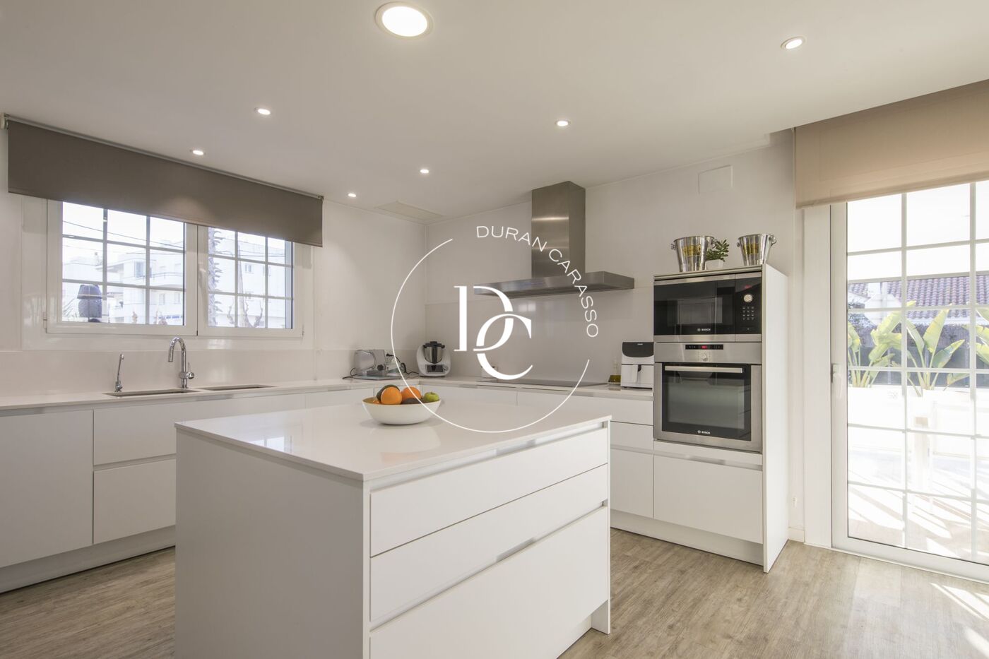 Casa amb piscina privada en lloguer de llarga durada a El Vinyet, Sitges