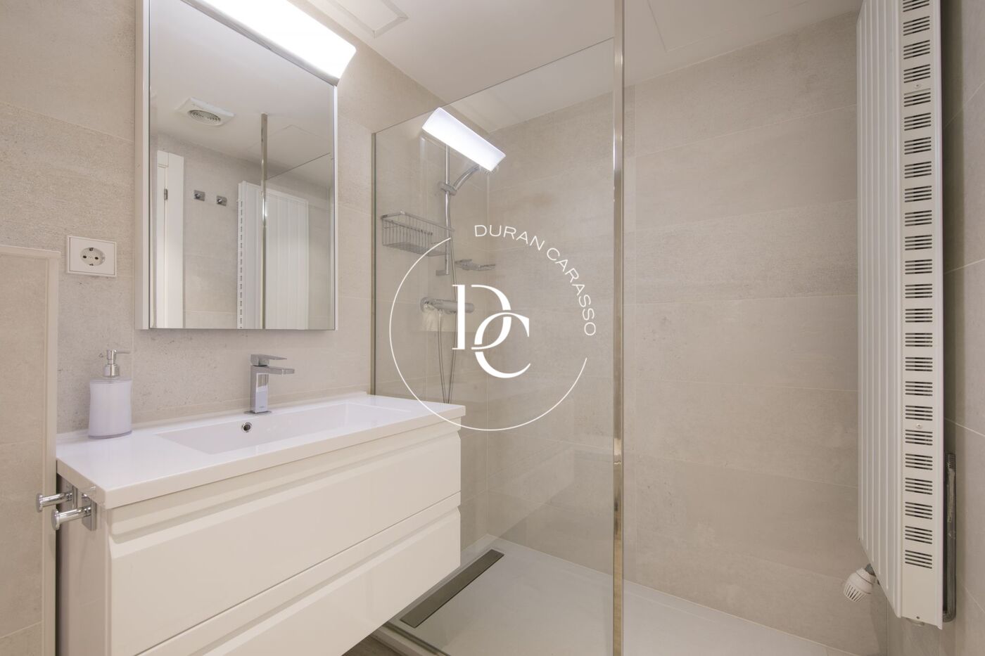 Casa amb piscina privada en lloguer de llarga durada a El Vinyet, Sitges