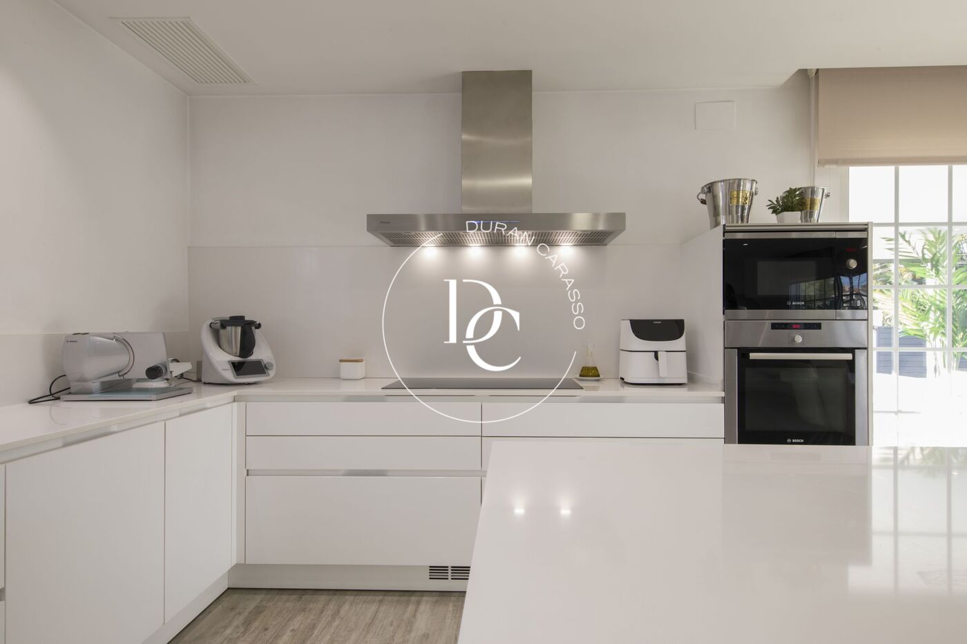 Casa amb piscina privada en lloguer de llarga durada a El Vinyet, Sitges