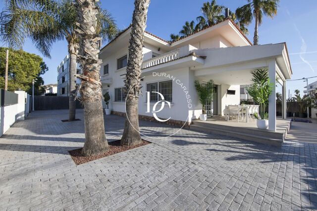 House with private pool in El Vinyet, Sitges